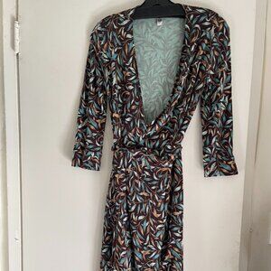 BEAUTIFUL Diane von Furstenberg Vintage Earth Tone Wrap Dress size 4